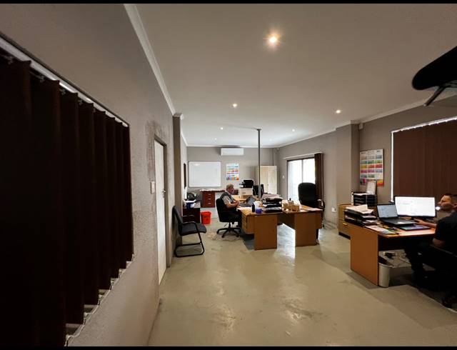 2,512M² WAREHOUSE TO LET IN BEACONVALE